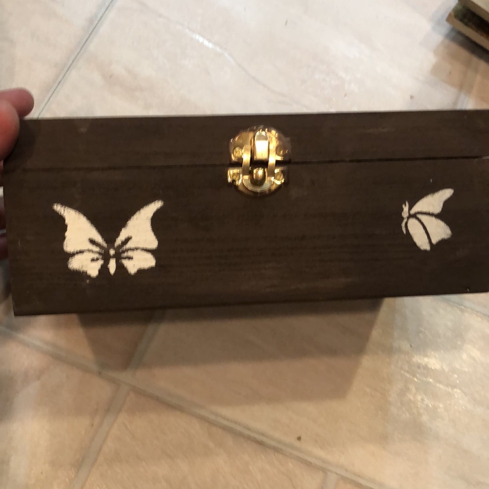 Painted box - Picture 2 of 3